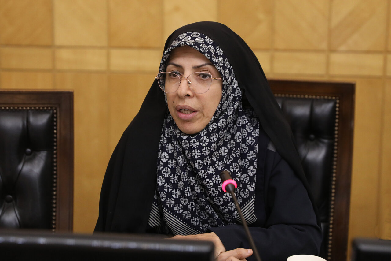 انتقاد عضو کمیسیون بهداشت مجلس از ضعف نظارت بر بازار دارو و تجهیزات پزشکی