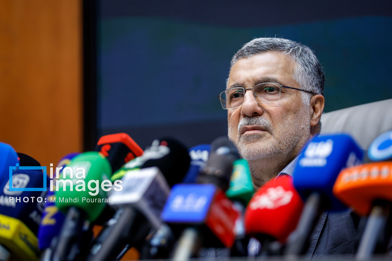 وزیر بهداشت: پیگیر نقد شدن ۸۵ همت سهام برای پرداخت بدهیهای بیمه سلامت هستیم