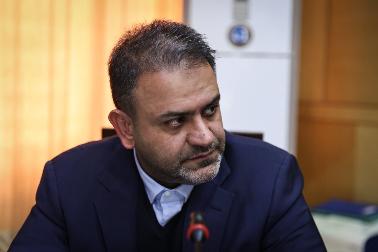 عضو کمیسیون بهداشت و درمان مجلس: قیمت برخی داروها ۲۰۰ تا ۳۰۰ درصد بالاتر از قیمت واقعی است