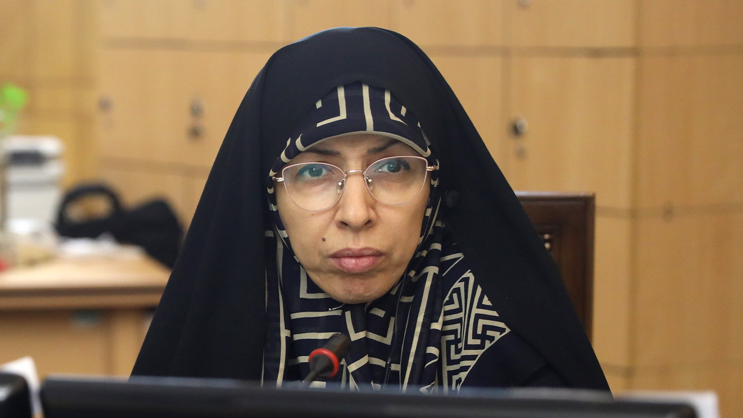 مطالبات معوق داروخانهها نشانه اشکال در مدیریت حوزه سلامت است