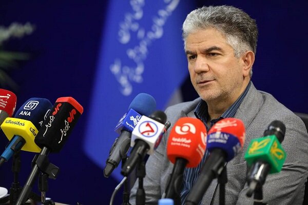 معاون درمان وزارت بهداشت: با فعالیتهای غیرمجاز پزشکی برخورد جدی شود/ حق کادر درمان باید بهموقع پرداخت شود